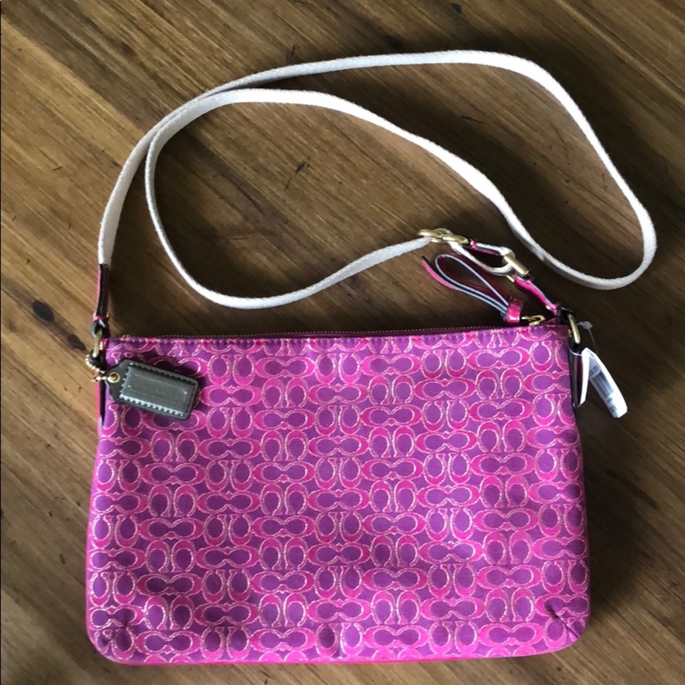 Coach signature swingpack magenta NWT
